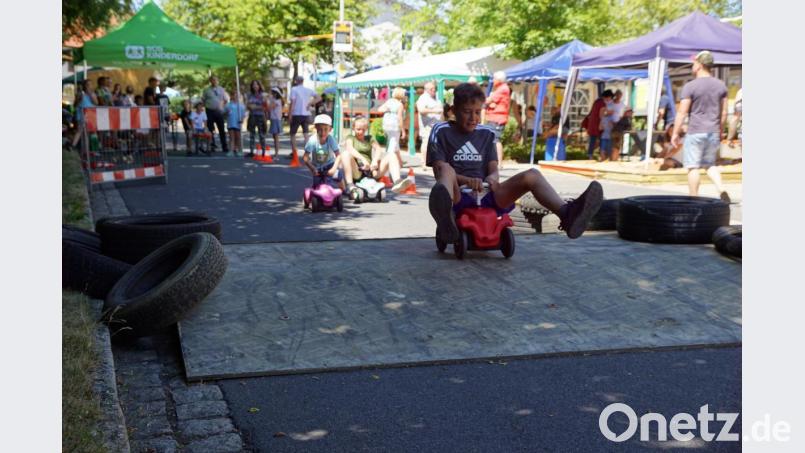 Das Bobby Car ist in seiner Beliebtheit nicht zu schlagen. Große und kleine Kinder erfreuen sich an dem unverwüstlichen Spielgefährt Bild: bkr
