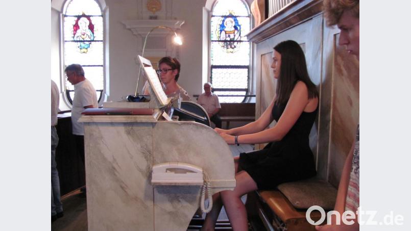 Isabell Schmidt erntet spontanen Beifall für ihr Präludium in F-Dur und die Fuge in F-Dur von Johann-Sebastian Bach. Bild: sei