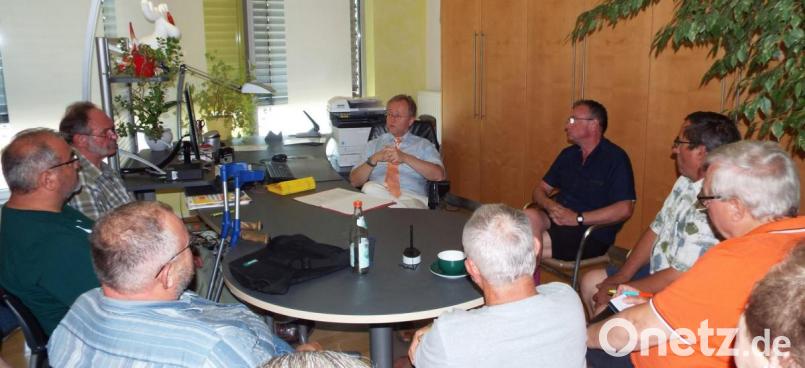 Notar Klaus Engelhardt bei seinem Vortrag. Bild: e