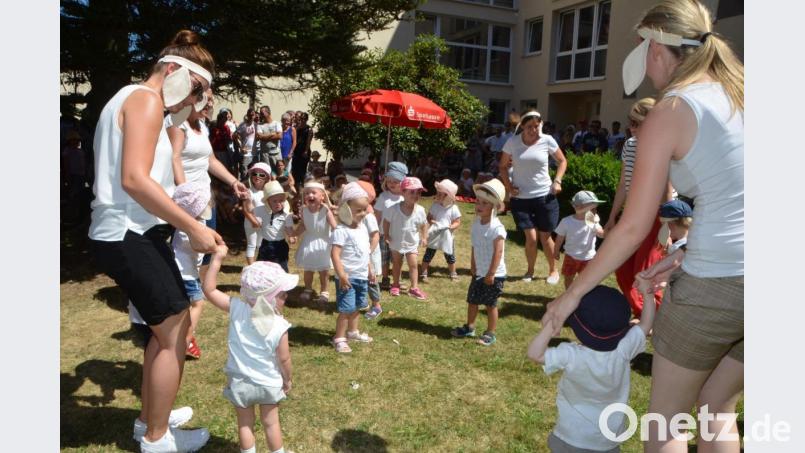 &quot;Alle Schäfchen machen Böckchen&quot; führten die Krippenkinder vor. Bild: dob