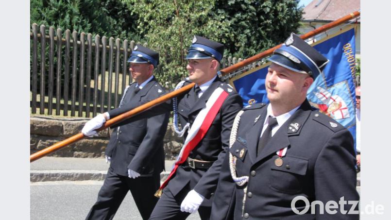 Auch eine Feuerwehrdelegation aus Plößbergs polnischer Partnerstadt Goczalkowice-Zdroj war dabei. Bild: kro