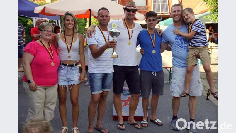 Das meiste Gefühl im Arm haben heuer Shanon Brink, Lia Ziegler, Jörg Fütterer, Johannes Kraus, Simon Weidmann und Brandon Slusher (mit Sohn, von links). Bild: bkr