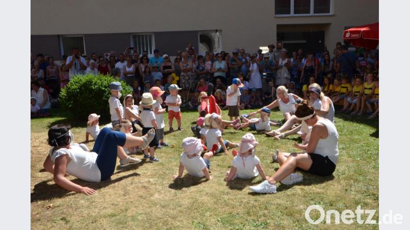 &quot;Alle Schäfchen machen Böckchen&quot; führten die Krippenkinder vor. Bild: dob