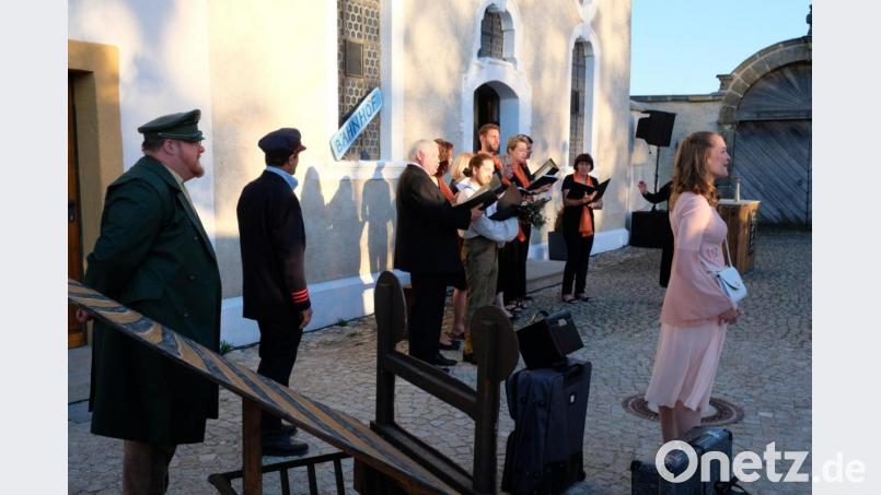 Gesang gehört ebenfalls zum Auftritt des Landestheaters Oberpfalz. Bild: do