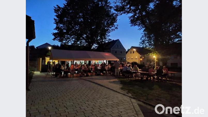 Superstimmung herrschte beim Zoiglabend des OWV am Dorfplatz in Wildenreuth. Bild: njn