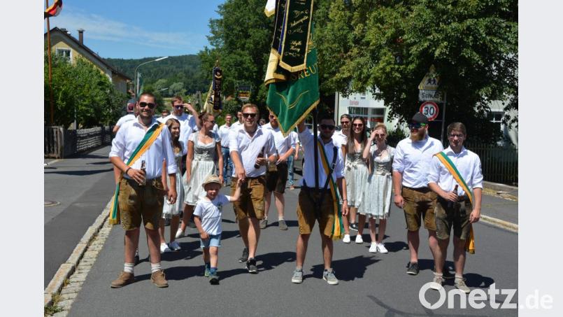 Die Konnersreuther Burschen haben selbst erst ein großes Jubiläum gefeiert. Bild: jr