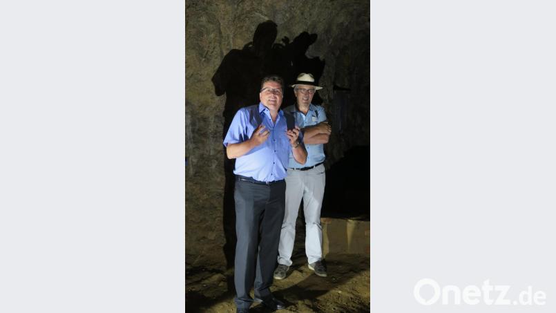 Im Fledermauskeller zeigten sich Baudirektor Georg Guggenberger (links) und Bürgermeister Franz Mädler erfreut über das gelungene Projekt für die Heimatgeschichte und dem Artenschutz. Bild: ua
