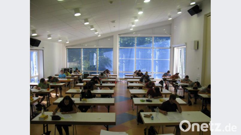 „Schwitzen für den Quali“ heißt es seit Dienstag für die Neuntklässler der Mittelschule Kemnath im Mehrzweckraum der Grundschule. Bild: jzk