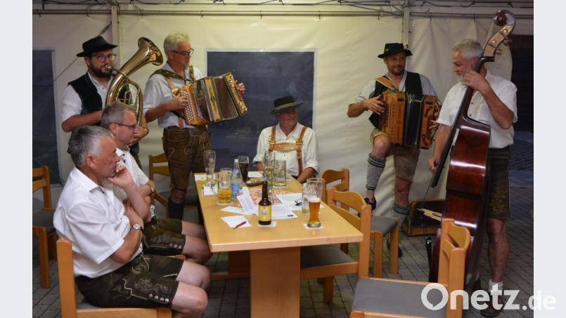 Man merkte allen Mitwirkenden die Freude am Singen und Spielen an. Bild: fdl