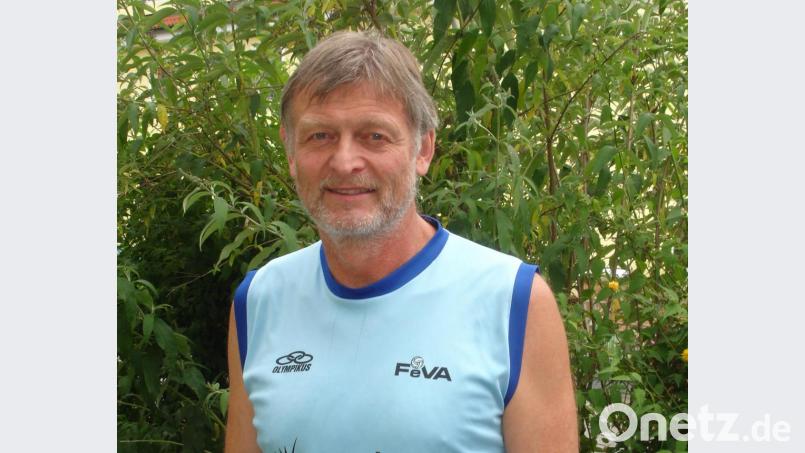 Bei der Nations-League in Leipzig erfolgt die Verabschiedung für den gebürtigen Weidener Dr. Dieter Heinold als Mannschaftsarzt des Deutschen Volleyballverbands nach 30 Jahren, der immer noch TB-Mitglied ist. Bild: Dobmeier