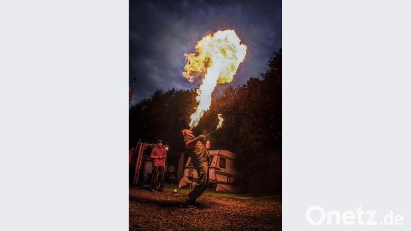 Das Pächterehepaar Kremp lädt am Samstag, 13. Juli, zum Sommerfest. Am Nachmittag gibt es ein Sautrogrennen, später verwandelt sich die Liegewiese des Badeweihers zu einem Mittelalterdorf. Höhepunkt wird die Feuershow bei Einbruch der Dunkelheit. Bild: exb