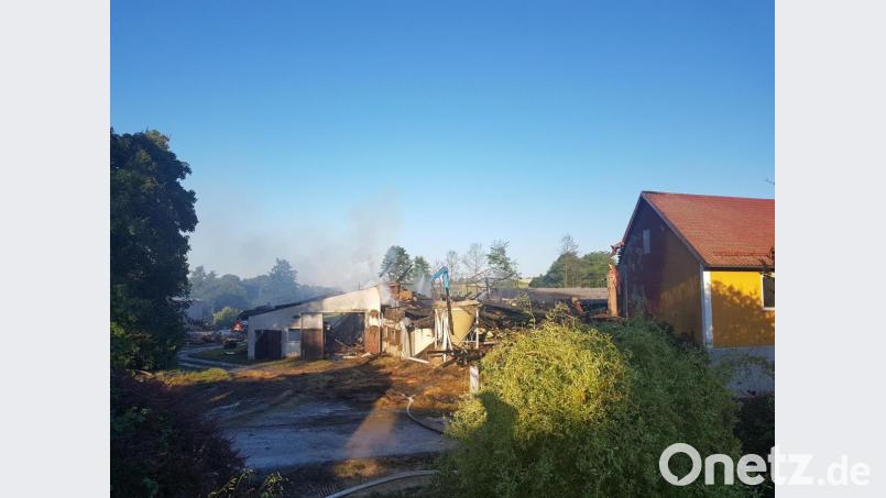 Am Morgen wird das Ausmaß des Brandes sichtbar. Bild: exb