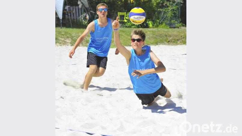 Johannes Helm (vorne) vom VC Amberg spielte mit Fabian Schwab vom ASV Regenstauf. Bild: Ziegler