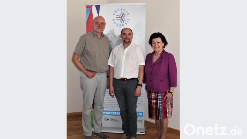Referent Daniel Wendrock zusammen mit Euregio-Geschäftsführer Harald Ehm (links) und Präsidentin Birgit Seelbinder. Bild: bec