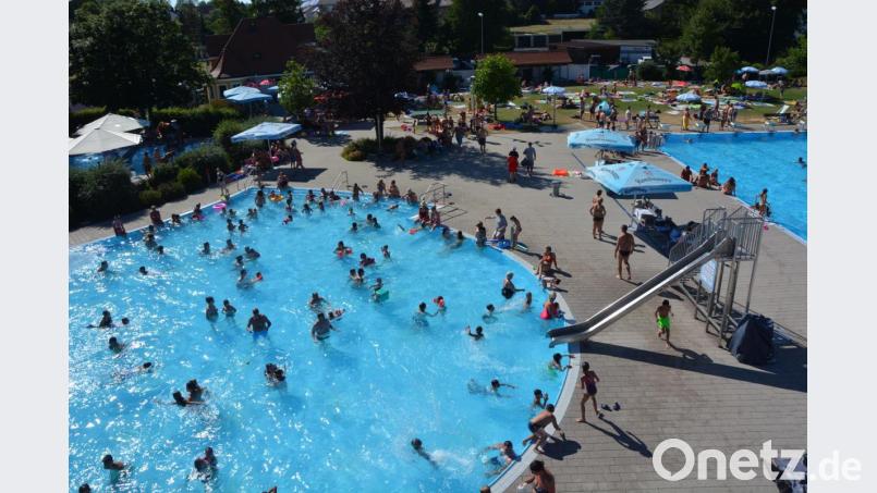 Mächtig was los war am Sonntag im Waldsassener Egrensis-Freibad. Mehr als 2000 Besucher wurden den ganzen Tag gezählt, so dass die 20.000er Besuchermarke Ende Juni schon überschritten wurde. Bild: jr