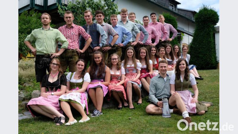 Die Kirwapaare der Ortschaft Weiher. Bild: u