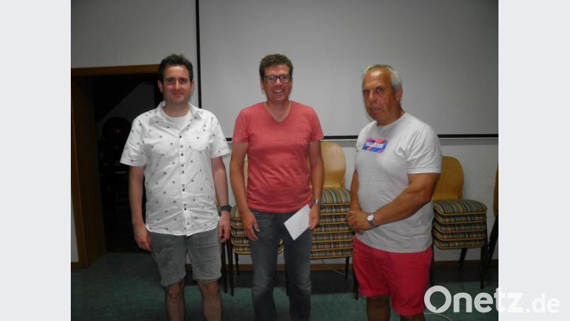 Von links: zweiter Kolping-Vorsitzender Benedikt Heinl, Referent Dr. Stefan König, Vorsitzender Walter Pirner Bild: exa