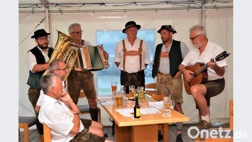 Allen Mitwirkenden an der ersten Ehenfelder ist die Freude am Musizieren anzumerken. Bild: fdl