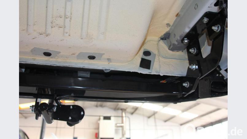 Die Befestigungsschrauben der Anhängerkupplung sollten von Zeit zu Zeit auch mal nachgezogen, beziehungsweise auf einen festen Sitz überprüft werden. Bild: kro