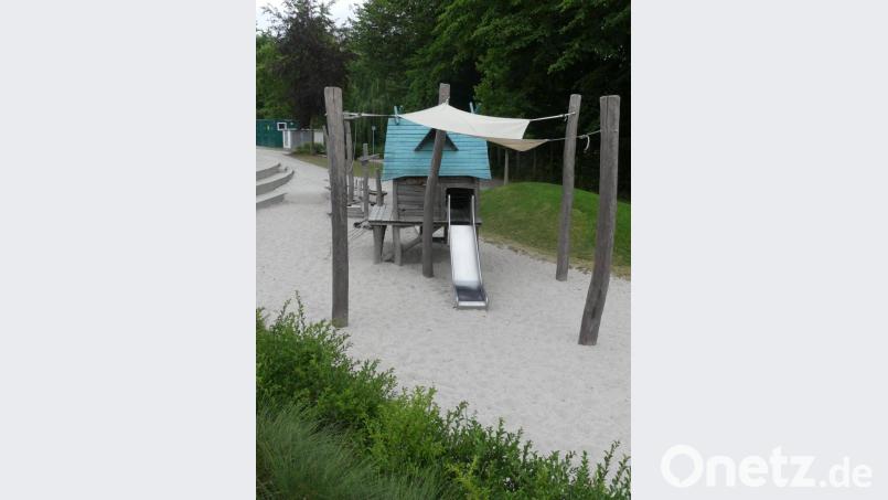 Eltern von Kleinkindern wünschen sich für den entsprechenden Spielbereich im Mehrgenerationenpark mehr Sonnenschutz. Bild: rn