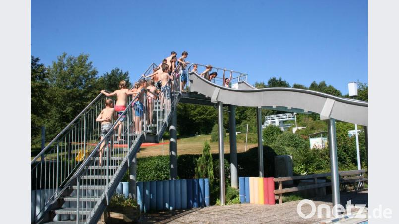 Bereits 2012 und 2013 schlug die UPW die Zelte im Freibad Pleystein auf. Badespaß für die Kinder stand schon damals ganz oben auf dem Programm. Bild: ela