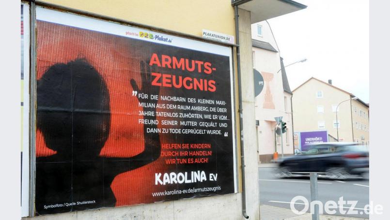 Ein Plakat der Aktion &quot;Armutszeugnis&quot; des Vereins Karolina. Inzwischen gibt es Zweifel an der Arbeit des Vereins Bild: gsb