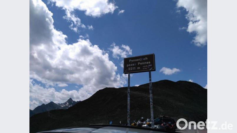 Die Simson-Fahrer aus Schwarzenbach bleiben am Großglockner hängen, erreichen aber immerhin noch Italien. Bild: exb