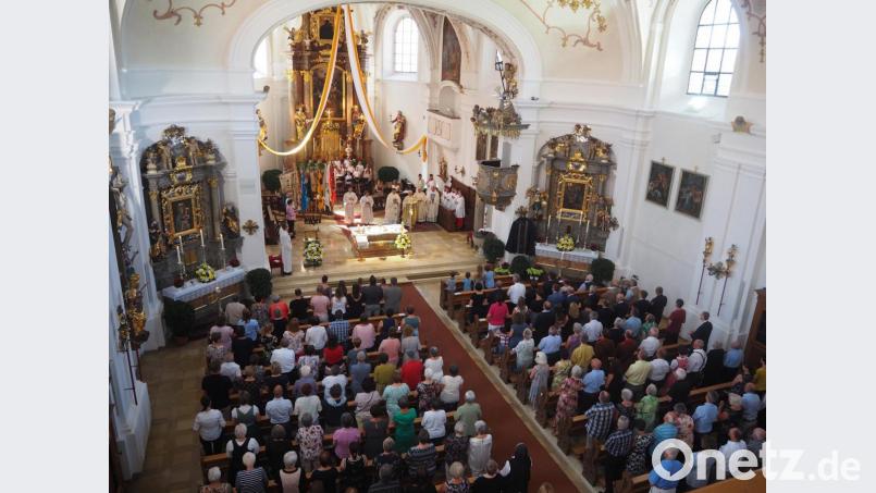 In einem voll besetzten Gotteshaus feierte Stadtpfarrer Josef Häring sein 40-jähriges Prieserjubiläum Bild: stn