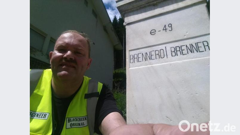 Die Simson-Fahrer aus Schwarzenbach bleiben am Großglockner hängen, erreichen aber immerhin noch Italien. Bild: exb