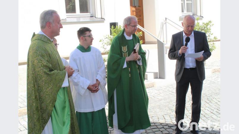 Armin Juretzka (rechts) bei seiner Einweihungsrede. Bild: Susanne Forster
