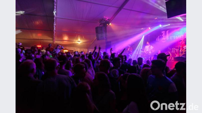 Gute Stimmung bei der Party nach dem Sport. So sind es die Gäste des Handballfestes gewohnt. Bild: exb