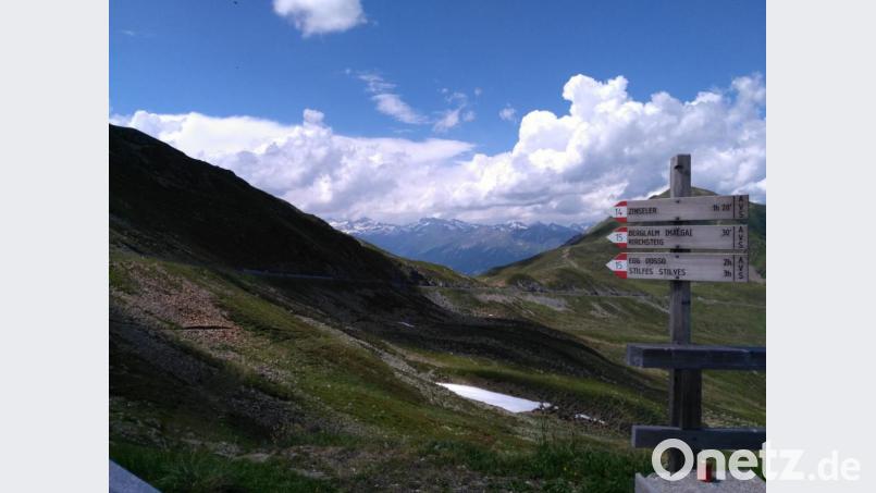Die Simson-Fahrer aus Schwarzenbach bleiben am Großglockner hängen, erreichen aber immerhin noch Italien. Bild: exb