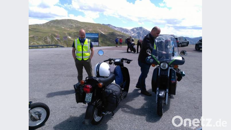 Die Simson-Fahrer aus Schwarzenbach bleiben am Großglockner hängen, erreichen aber immerhin noch Italien. Bild: exb