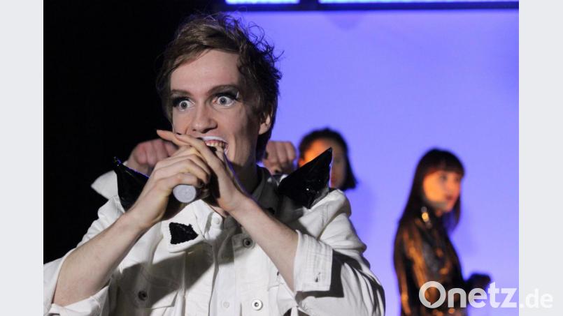 Alex und seine „Droogs“ posen, pöbeln und prügeln sich nach Herzenslust. Bild: exb