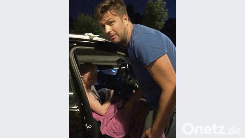 Markus mit Mama Steffi und dem wenige Minuten alten Toni. Bild: exb