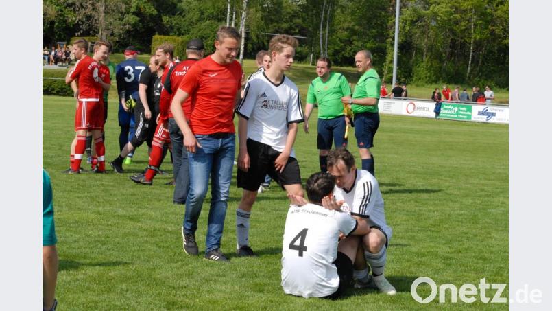 In der Relegation zur Kreisliga lief alles normal: Der ATSV Tirschenreuth muss nach dem 0:4 gegen den FC Lorenzreuth in der neuen Spielzeit 2019/20 einen erneuten Anlauf starten. Bei der Tagung in Falkenberg bemängelte Kreisspielleiter Peter Kemnitzer jedoch die kuriosen Geschehnisse rund um die Relegation zur Kreisklasse. Bild: gb