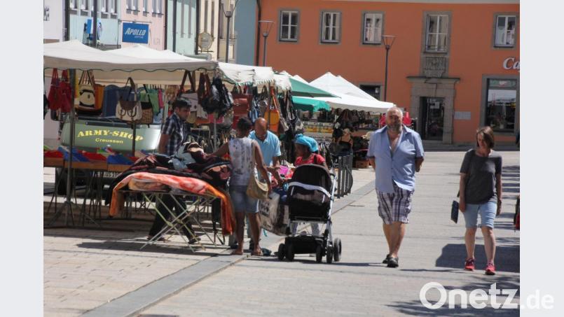 Nur wenige Besucher verzeichnete am Sonntag der Peter-und-Paul-Markt. Bei den hochsommerlichen Temperaturen lockte dann doch eher ein Freibadbesuch. Bild: kro