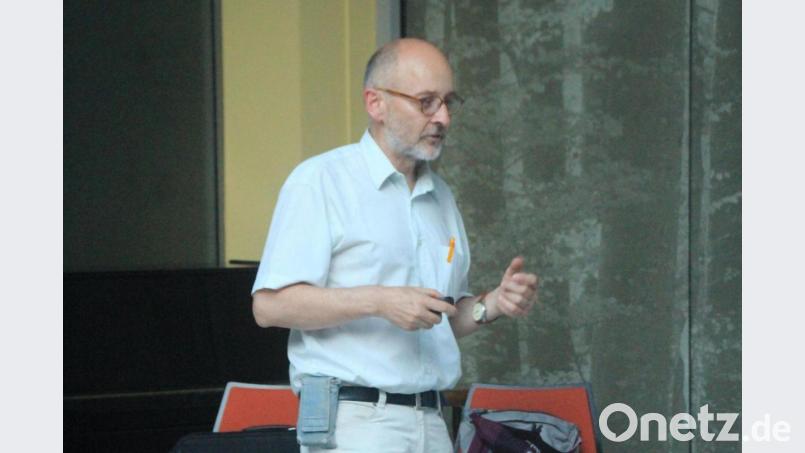 Experte Joachim Siegert klärte über die Gefahren von Asteroiden und Abwehrstrategien auf. Bild: kmo