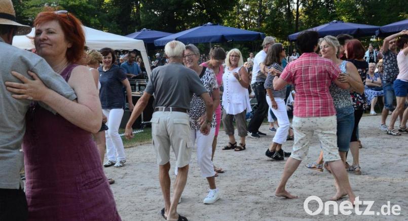 Ohne Altersbeschränkung: Auf diese Musik kann abgetanzt werden. Bild: Kunz