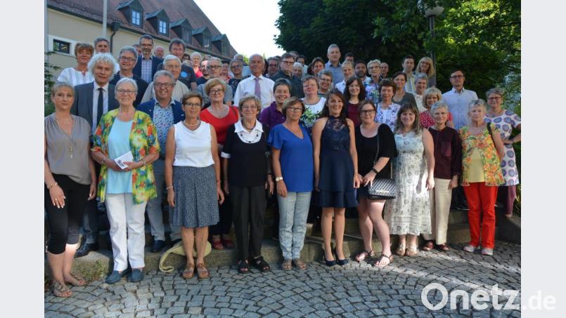 Erstmals bedankte sich der Landkreis Tirschenreuth mit einem Ehrenamtsempfang für die im Bereich Integration für Flüchtlinge und Migranten tägigen Menschen. Landrat Wolfgang Lippert (Dritter von links) zollte allen Beteiligten seine größte Anerkennung. Bild: jr