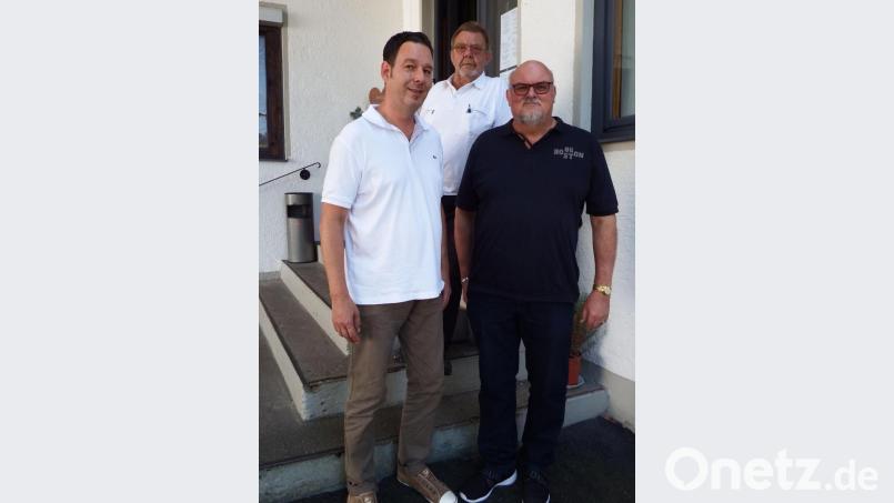 Bei der Baugenossenschaft St. Georg gibt es einen Ämtertausch. Joachim Schaefer (links) übernimmt den Vorstandsposten von Karl Frisch (Mitte). Dieser wurde in den Aufsichtsrat gewählt. Dieter Hannes wird in seinem Amt bestätigt. Bild: spz