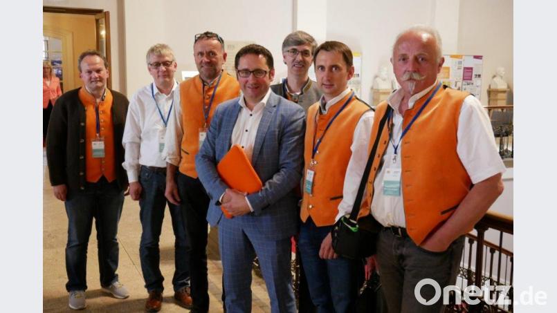 Eine Delegation der Schreinerinnung Amberg mit Karl Standecker (rechts) und Richard Siegler (Dritter von links) brachte bei der Staatsregierung in München ihre Anliegen vor. Bild: exb