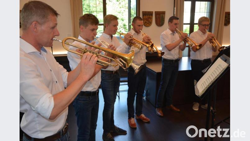 Das Trompetenensemble der Kreismusikschule gestaltete den Ehrenamtsempfang musikalisch. Mit dabei waren (von links) KMS-Leiter Tobias Böhm, Silas Bernreuther, Felix Kohl, Max Trottmann, Markus Bernreuther und Florian Leiß. Bild: jr
