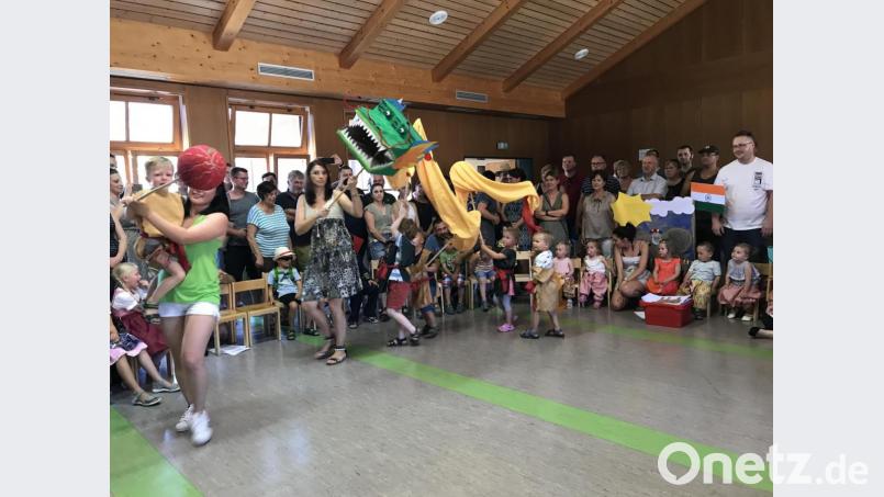 China ist eine der Stationen des Singspiels "Eine Reise um die Welt", das im Mittelpunkt des Sommerfestes der Kindertagesstätte "Löwenzahn" steht. Bild: eig