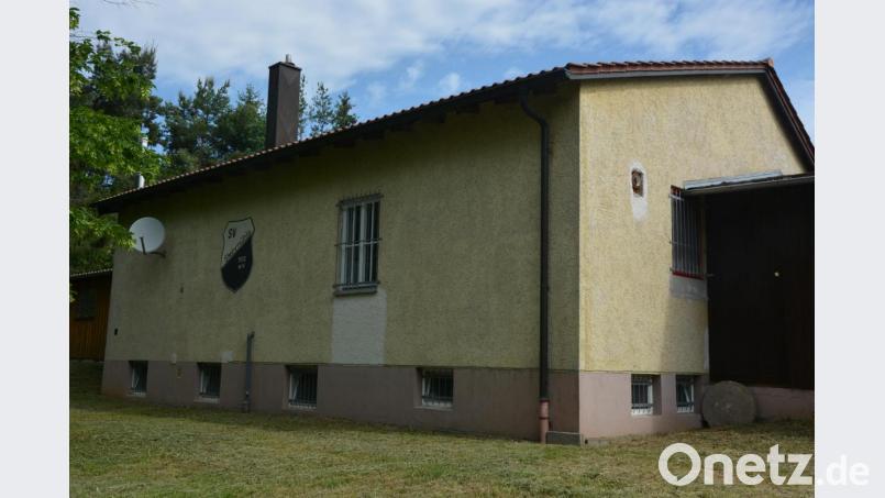 Hier an der Rückseite des SV-Sportheims soll auf einer Fläche von 13 mal 5 Metern ein Anbau entstehen. Dadurch lässt sich die Gastwirtschaft auf dann 110 Sitzplätze erweitern. Bild: jr