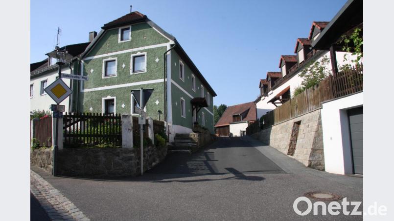 In Falkenberg gibt es Problemstellen, die es den Landwirten – wie hier am Bodenreuther Weg – nicht gerade einfach machen. Bild: wro