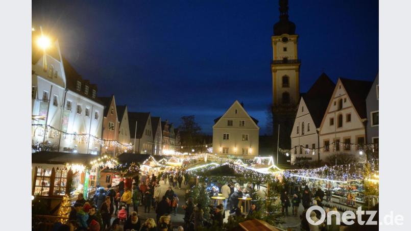 Neue Regeln müssen die Marktkaufleute bei ihrer Bewerbung zum Weihnachtsmarkt in Weiden beachten. Bild: Gabi Schönberger