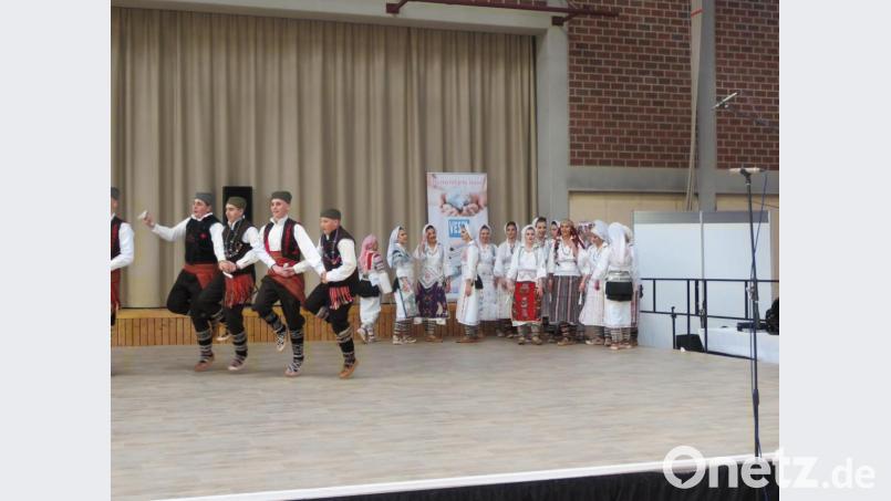 Die jungen Leute aus München pflegen mit den Folkloretänzen die Tradition der Vorfahren aus der ehemaligen Heimat Jugoslawien. Bild: ubb