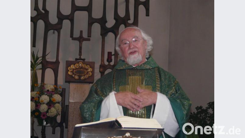 Der beliebte Heimatpriester Pater Berthold Brandl feiert am Sonntag um 10 Uhr in der Pfarrkirche St. Peter und Paul einen Dankgottesdienst anlässlich seines 90. Geburtstages und lädt die Bevölkerung zum Mitfeiern ein. Bild: gi