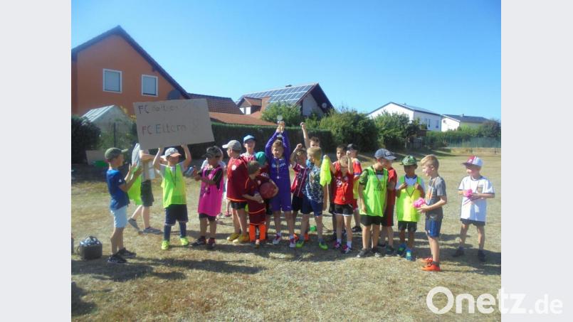 Beim Fußballfest des Manteler Kinderhortes gewinnen die Hort-Tigers deutlich gegen die Eltern. Bild: sei